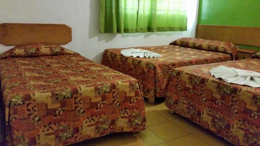 Hotel Delfin Playa Azul Lázaro Cárdenas Esterno foto