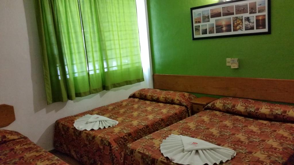 Hotel Delfin Playa Azul Lázaro Cárdenas Esterno foto